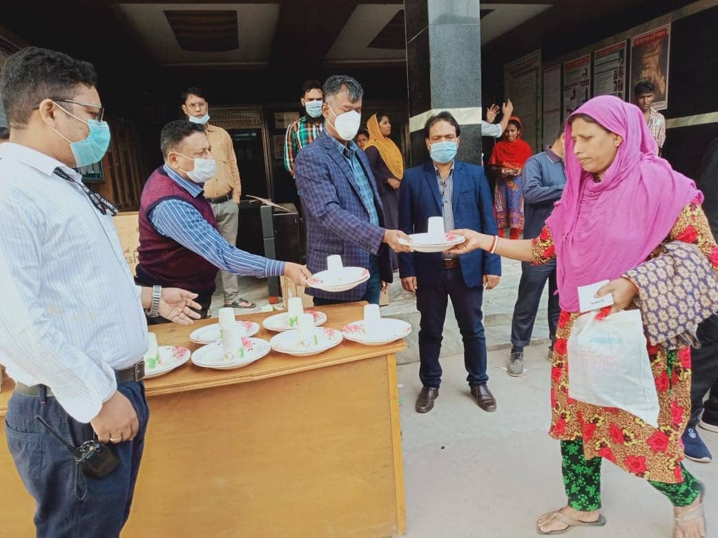 Appreciating the Workforce Through the Distribution of Crockery Gifts